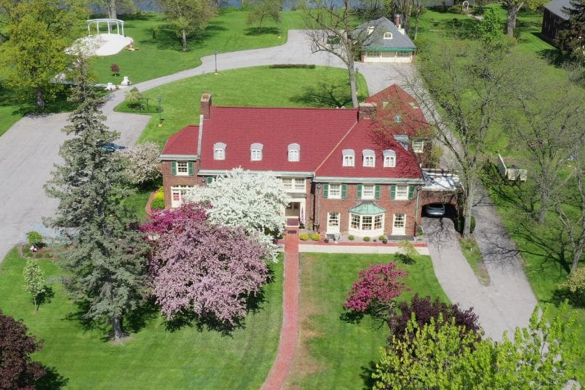 The Montague Inn manor